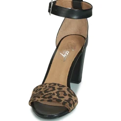 Betty London - CRETOLIA