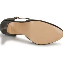 Betty London - ESTELLE