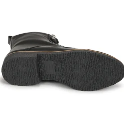 Betty London - MONNICA