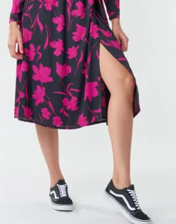 Betty London - NOLIE