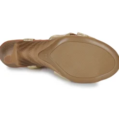 Betty London - POULOI