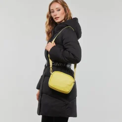 Calvin Klein Jeans - ULTRALIGHT DBLZIPCAMERABAG21 PU Jaune Best