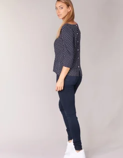 Casual Attitude - HOLA