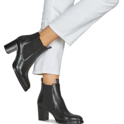 Hot Freelance - MONA Noir