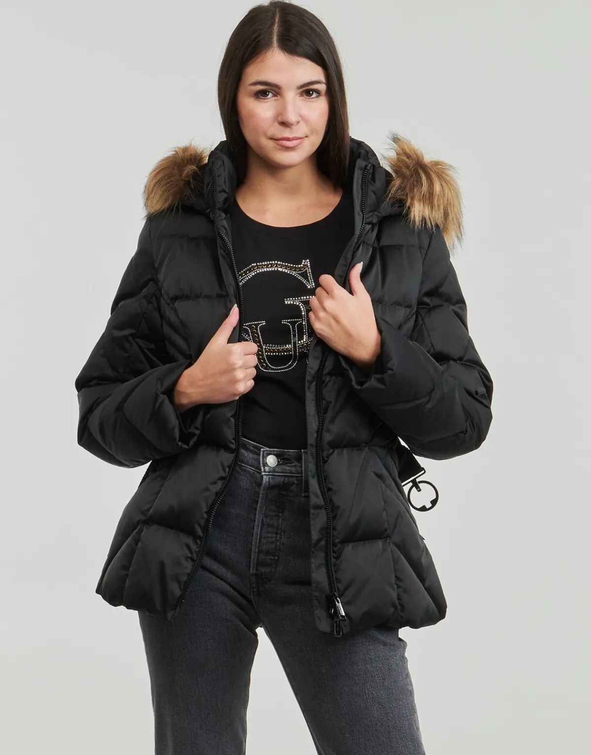 Guess - NEW OLGA SHORT REAL DOWN Noir Hot