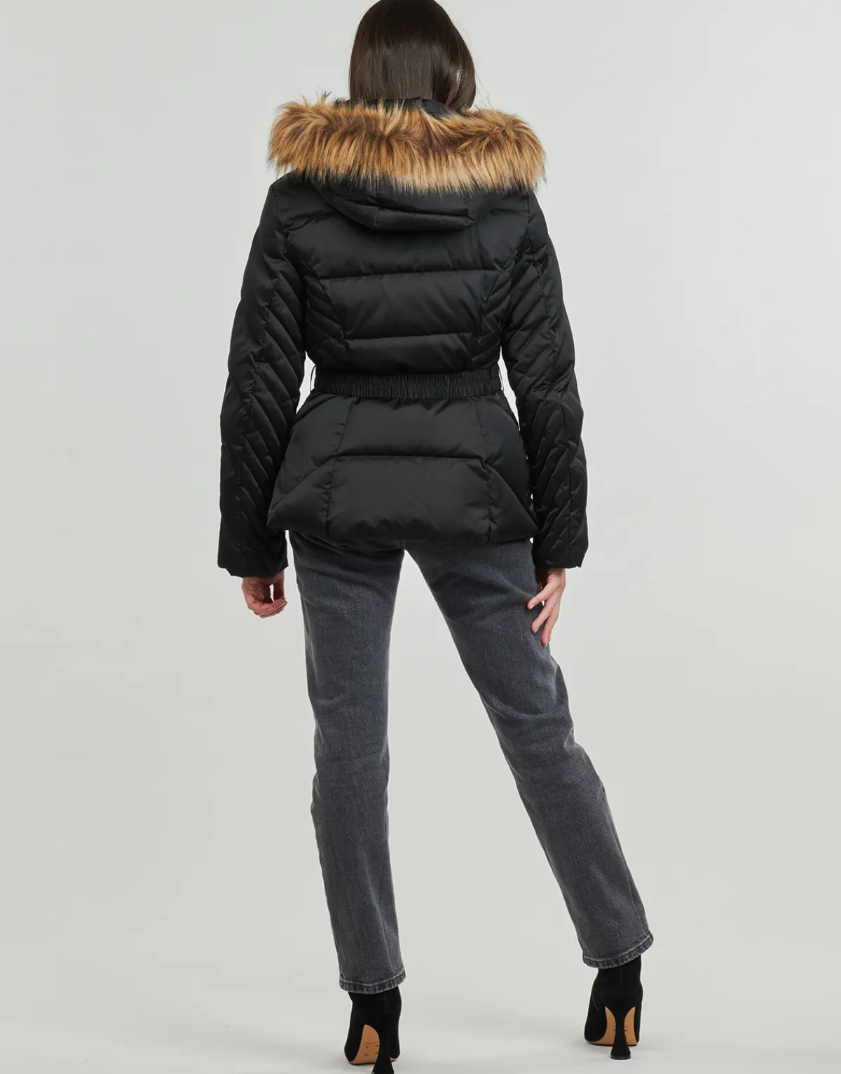 Guess - NEW OLGA SHORT REAL DOWN Noir Hot