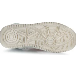 Hot Kickers - LOWELL