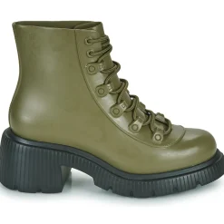 Melissa - COSMO BOOT AD