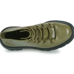 Melissa - COSMO BOOT AD