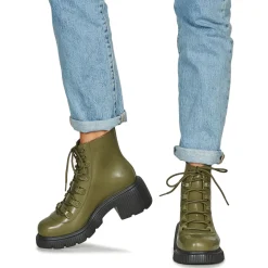 Melissa - COSMO BOOT AD