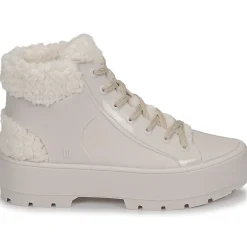 Melissa - FLUFFY SNEAKER AD