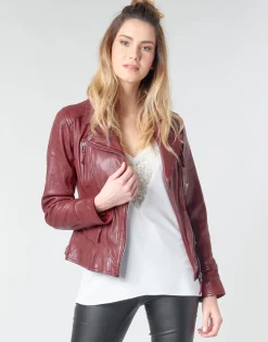 Oakwood - CAMERA Rouge New