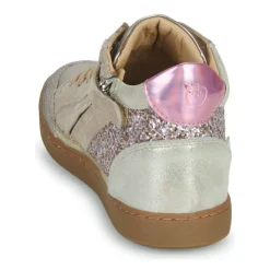 Shoo Pom - PLAY CONNECT