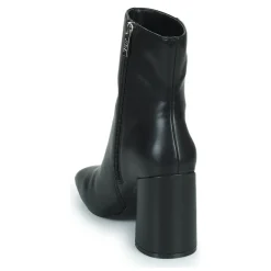 Hot Steve Madden - STREAMS Noir