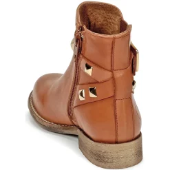 Young Elegant People - CELIA Cognac Outlet